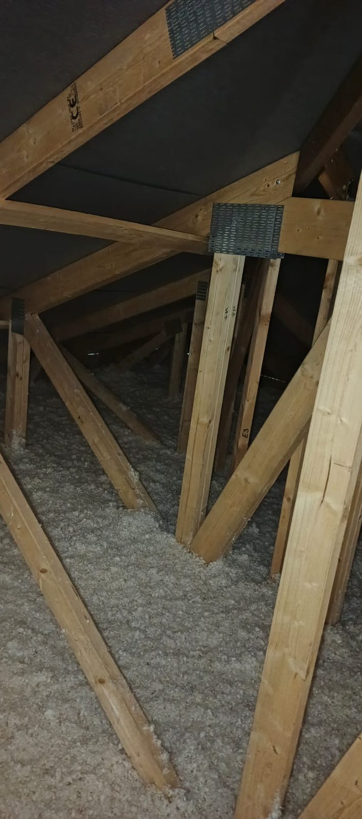 Zateplení rodinného domu foukanou izolací — fotka z realizace 20